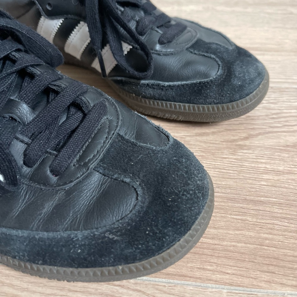 Adidas Samba Women’s size 8.5/9, men’s 7 - Black with white stripes - Picture 6 of 13